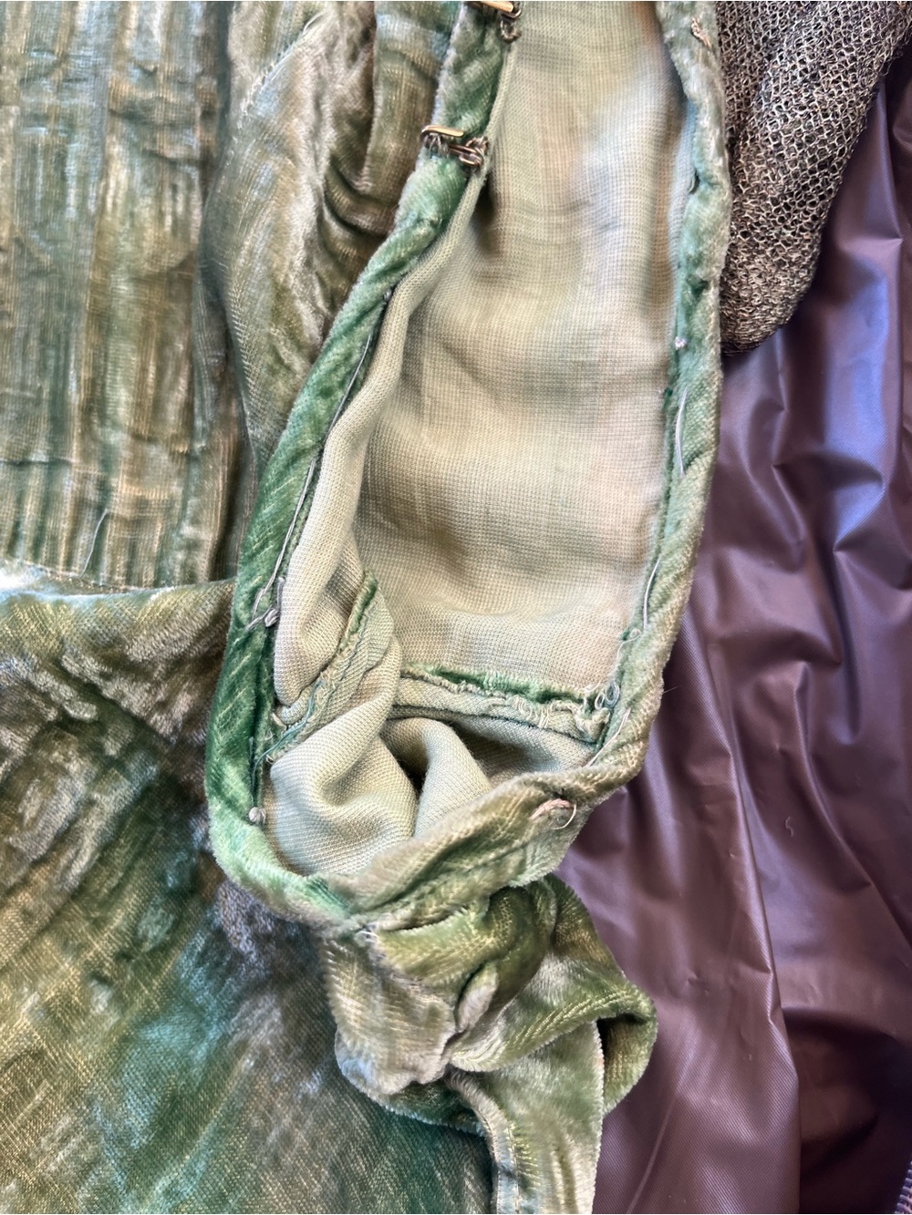 Romeo and Juliet Antique Velvet Dress - Picture 16 of 16